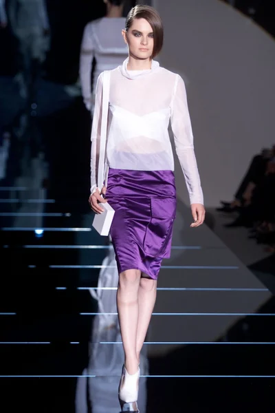 Look 10